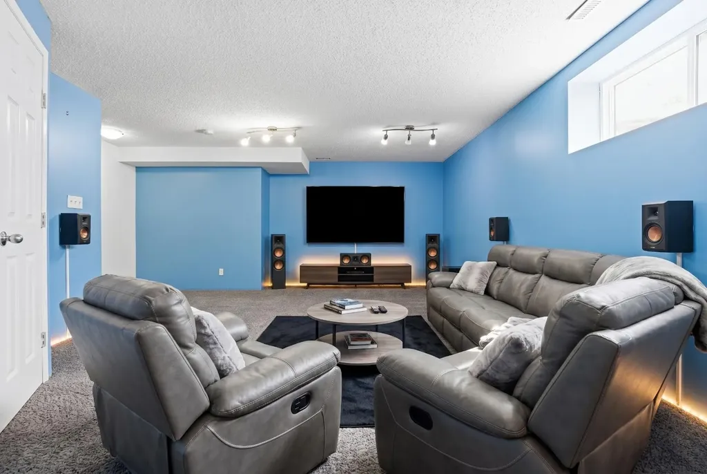 49 Evermeadow Manor SW Calgary AB T2Y 4W8