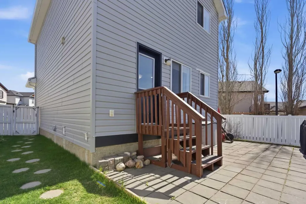 49 Evermeadow Manor SW Calgary AB T2Y 4W8