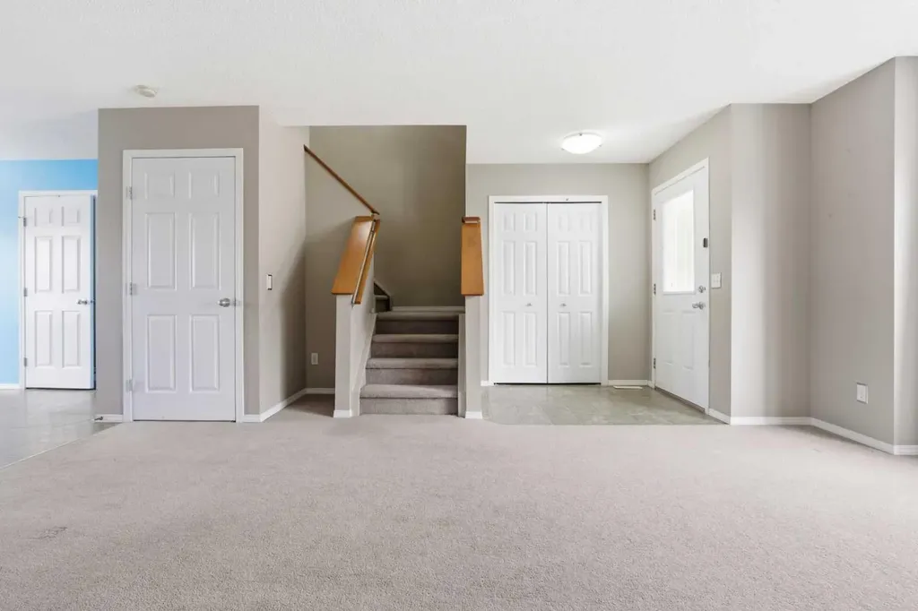 49 Evermeadow Manor SW Calgary AB T2Y 4W8
