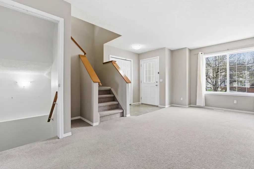 49 Evermeadow Manor SW Calgary AB T2Y 4W8