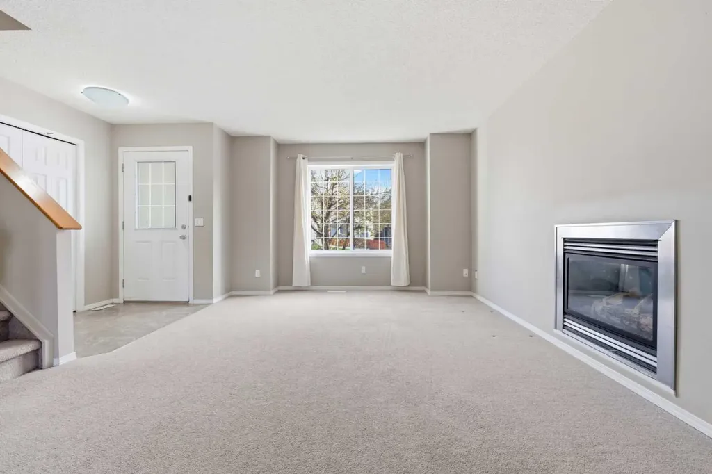 49 Evermeadow Manor SW Calgary AB T2Y 4W8