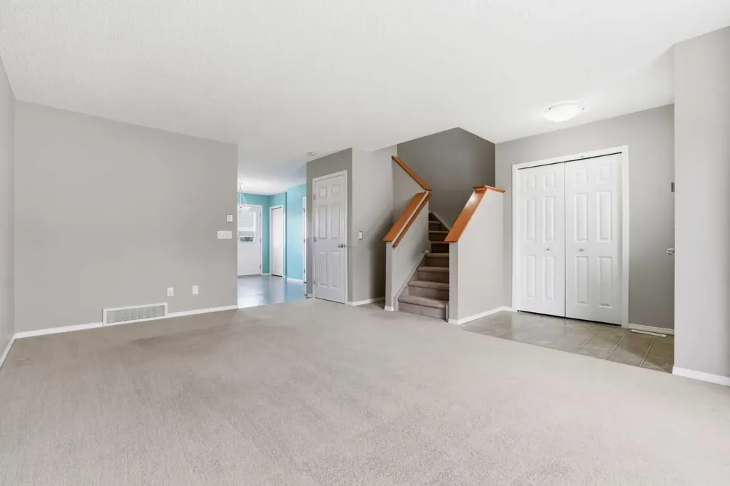 49 Evermeadow Manor SW Calgary AB T2Y 4W8