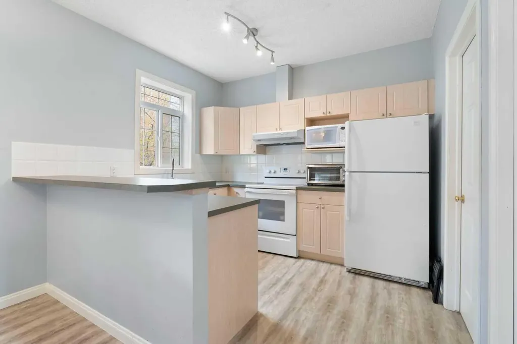 5703 5 Street SW Calgary AB T2V 1A8