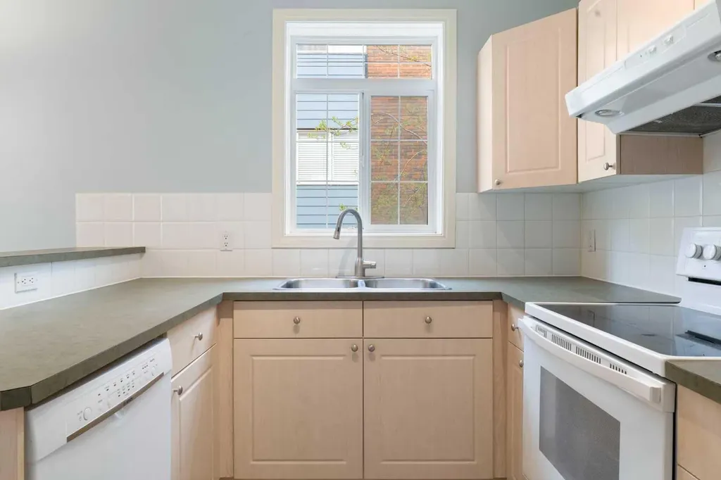 5703 5 Street SW Calgary AB T2V 1A8