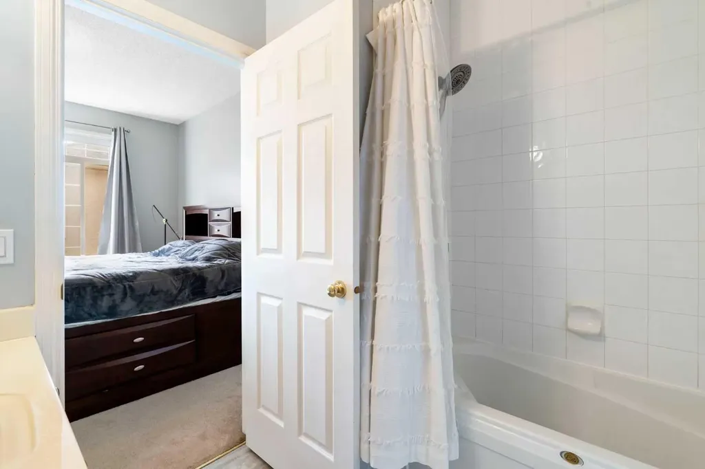 5703 5 Street SW Calgary AB T2V 1A8