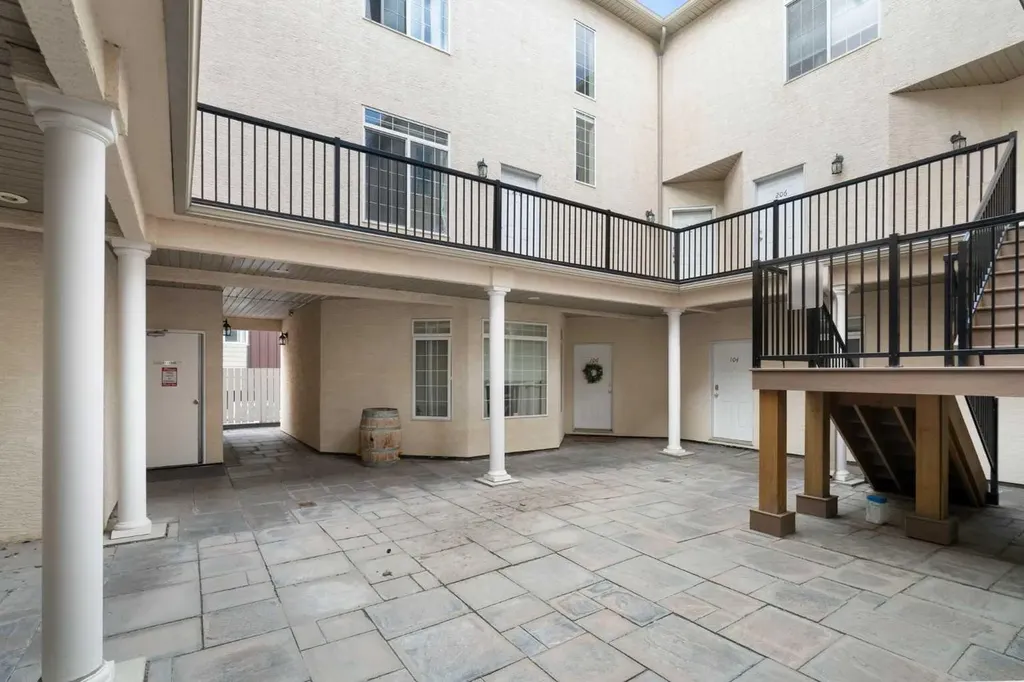 5703 5 Street SW Calgary AB T2V 1A8