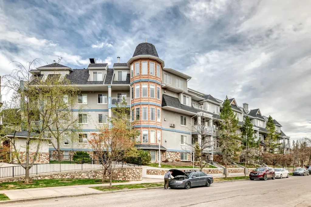 2422 Erlton Street SW Calgary AB T2Z3B6