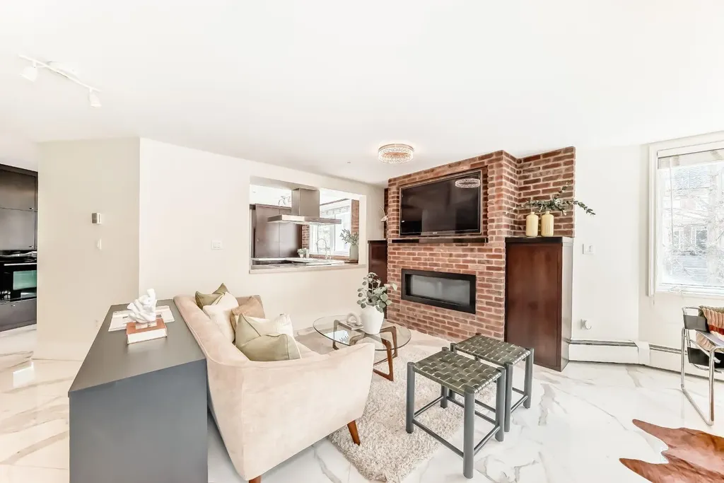 2422 Erlton Street SW Calgary AB T2Z3B6