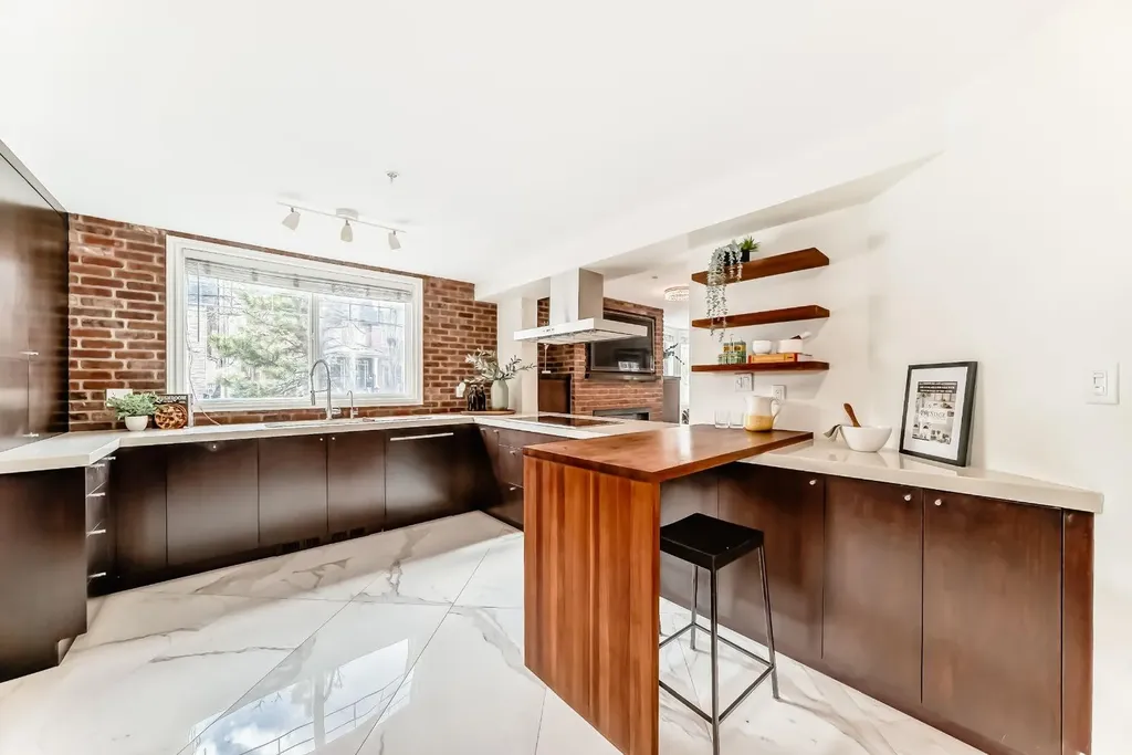 2422 Erlton Street SW Calgary AB T2Z3B6
