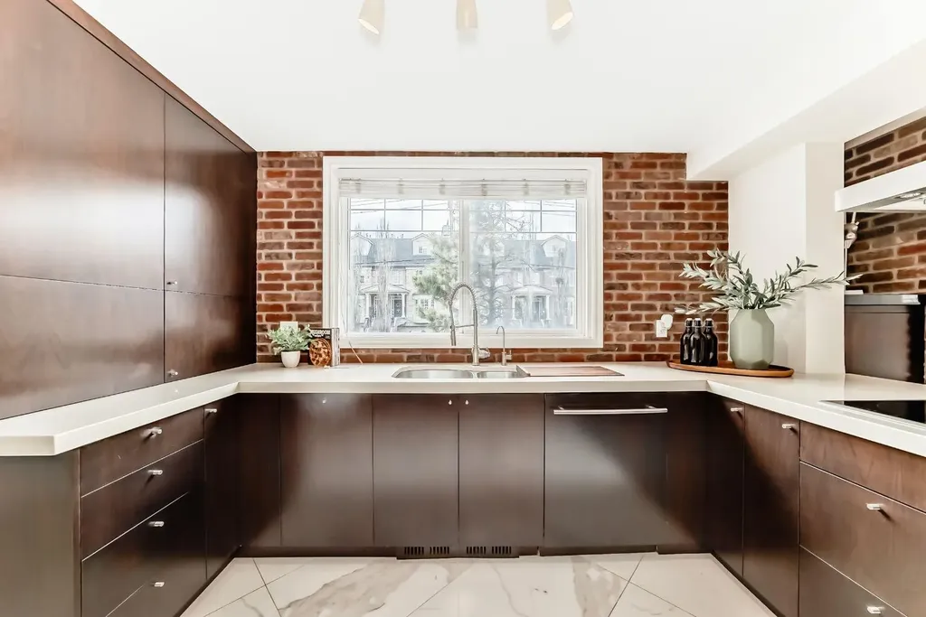 2422 Erlton Street SW Calgary AB T2Z3B6