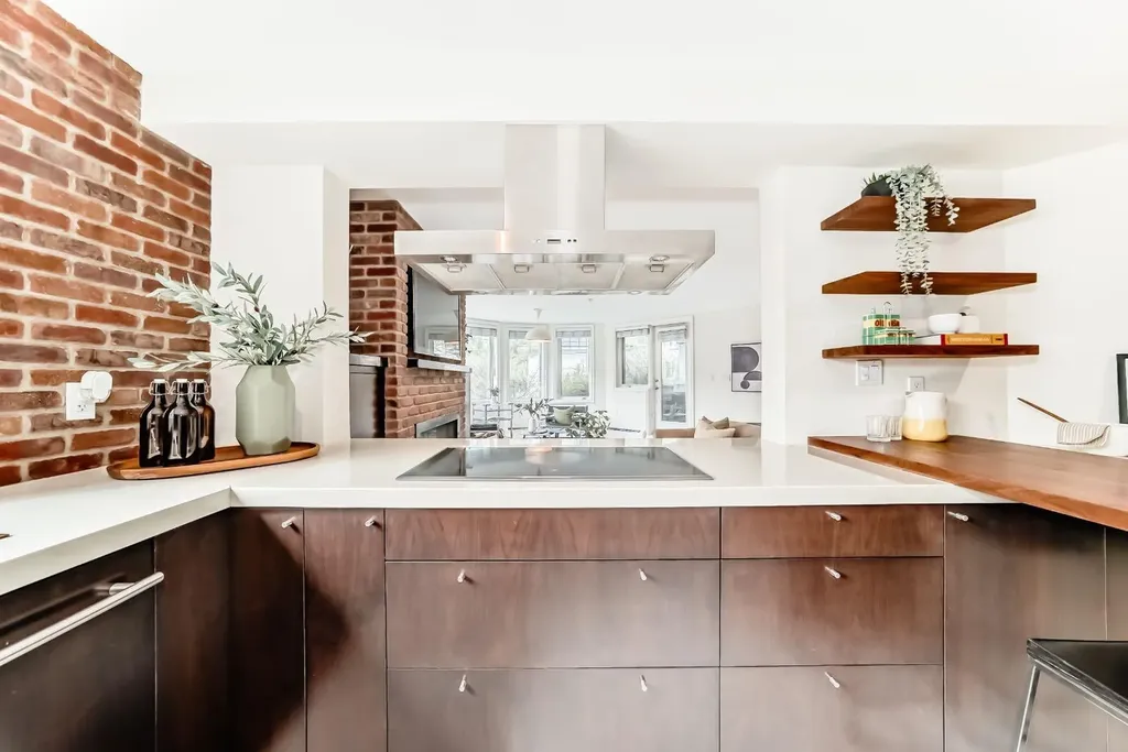 2422 Erlton Street SW Calgary AB T2Z3B6