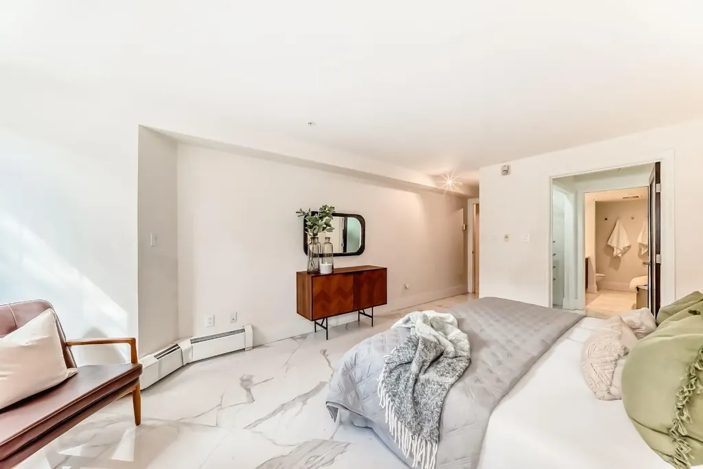 2422 Erlton Street SW Calgary AB T2Z3B6