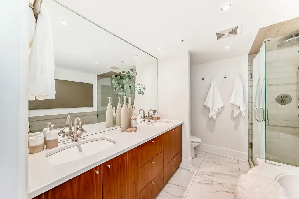 2422 Erlton Street SW Calgary AB T2Z3B6
