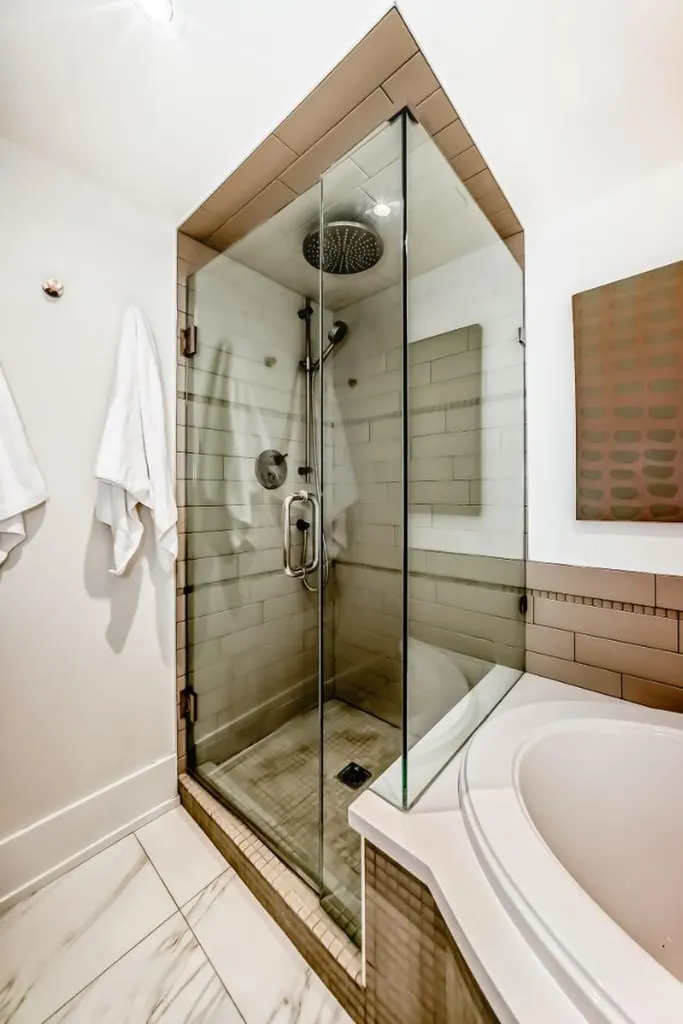 2422 Erlton Street SW Calgary AB T2Z3B6