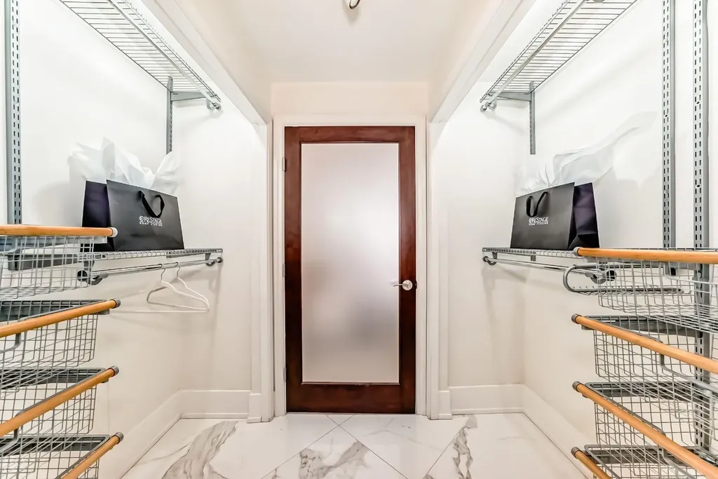 2422 Erlton Street SW Calgary AB T2Z3B6
