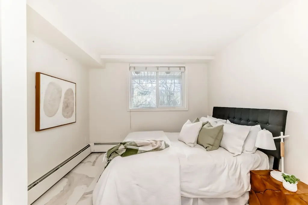 2422 Erlton Street SW Calgary AB T2Z3B6