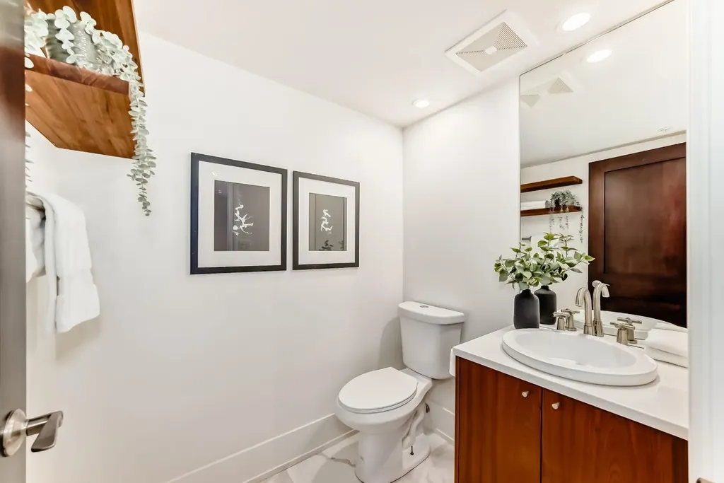 2422 Erlton Street SW Calgary AB T2Z3B6