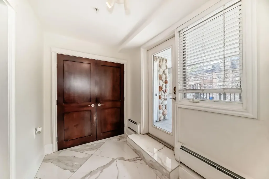 2422 Erlton Street SW Calgary AB T2Z3B6