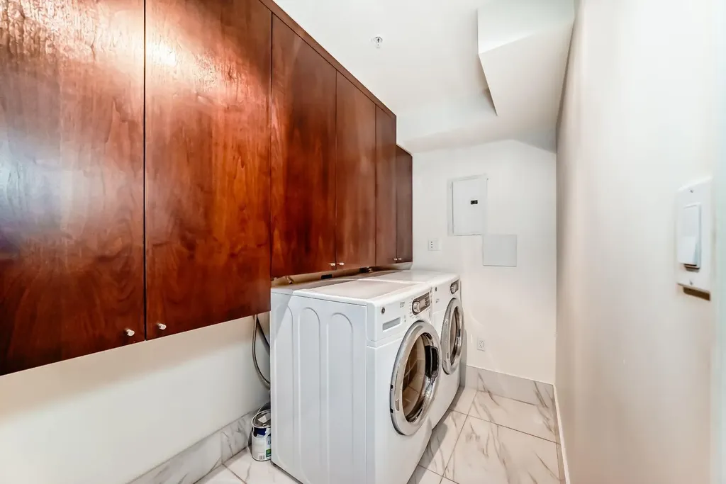 2422 Erlton Street SW Calgary AB T2Z3B6