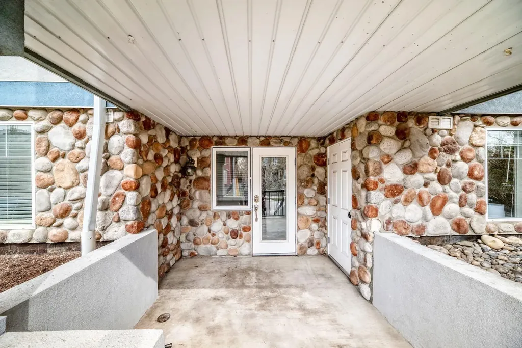 2422 Erlton Street SW Calgary AB T2Z3B6