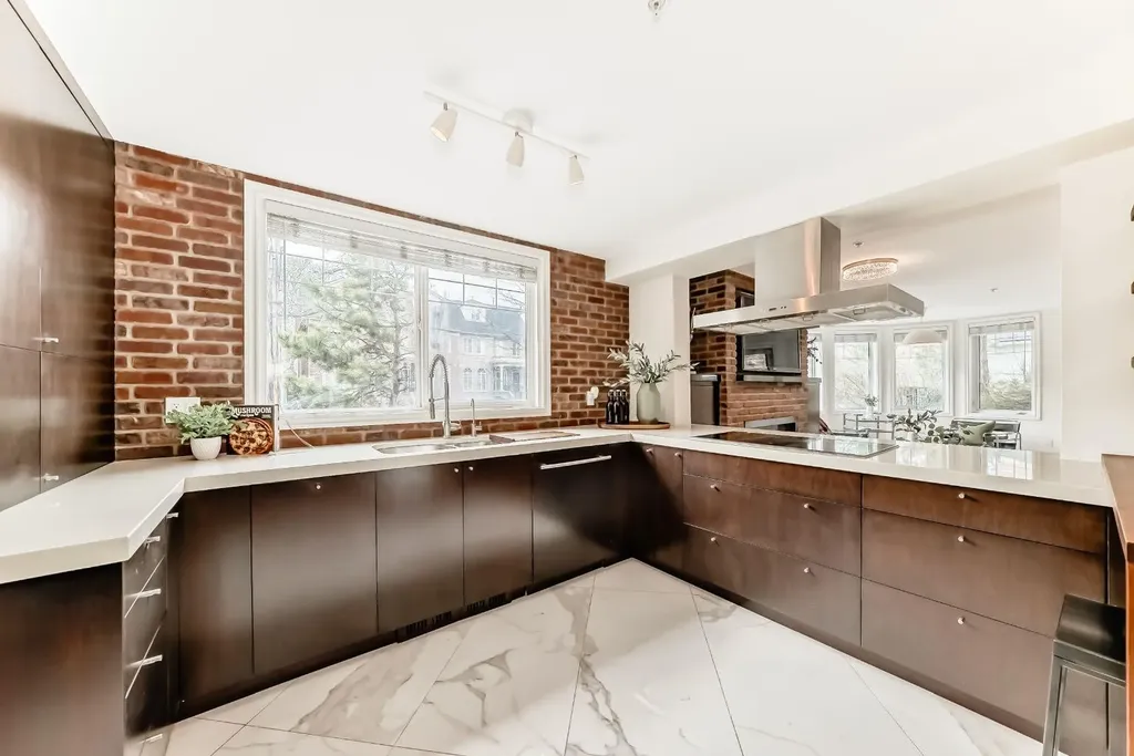 2422 Erlton Street SW Calgary AB T2Z3B6