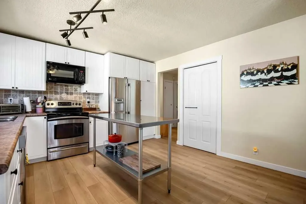99 Beddington Crescent NE Calgary AB T3K 1N4