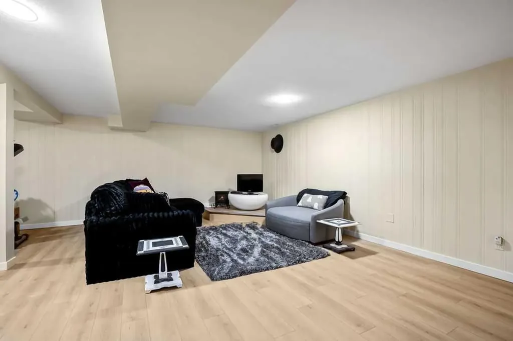 99 Beddington Crescent NE Calgary AB T3K 1N4
