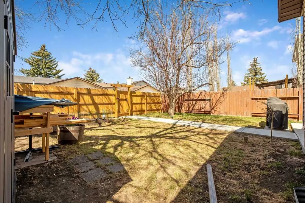99 Beddington Crescent NE Calgary AB T3K 1N4