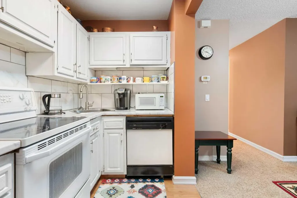 13104 Elbow Drive SW Calgary AB T2W 2P2
