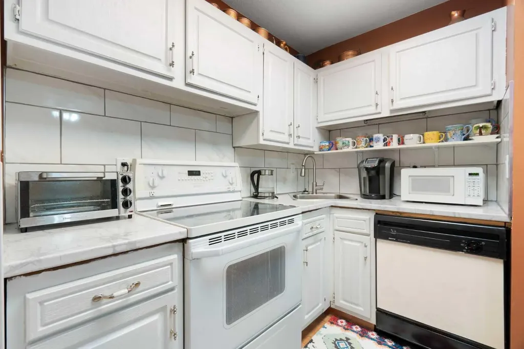13104 Elbow Drive SW Calgary AB T2W 2P2