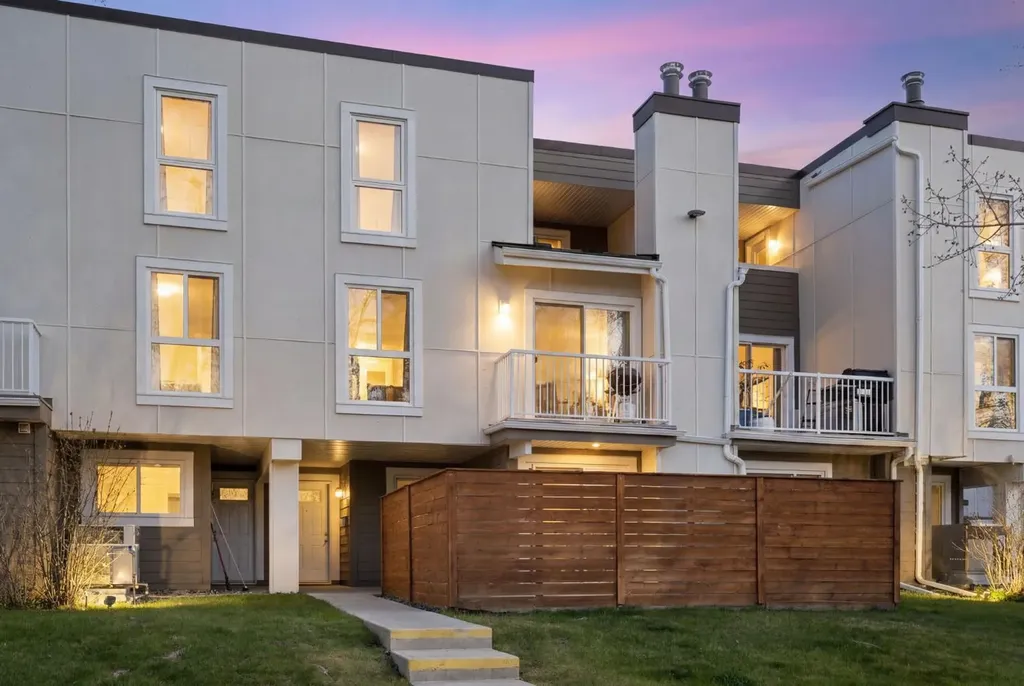 13104 Elbow Drive SW Calgary AB T2W 2P2