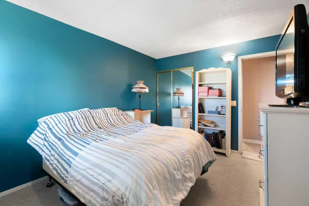 13104 Elbow Drive SW Calgary AB T2W 2P2