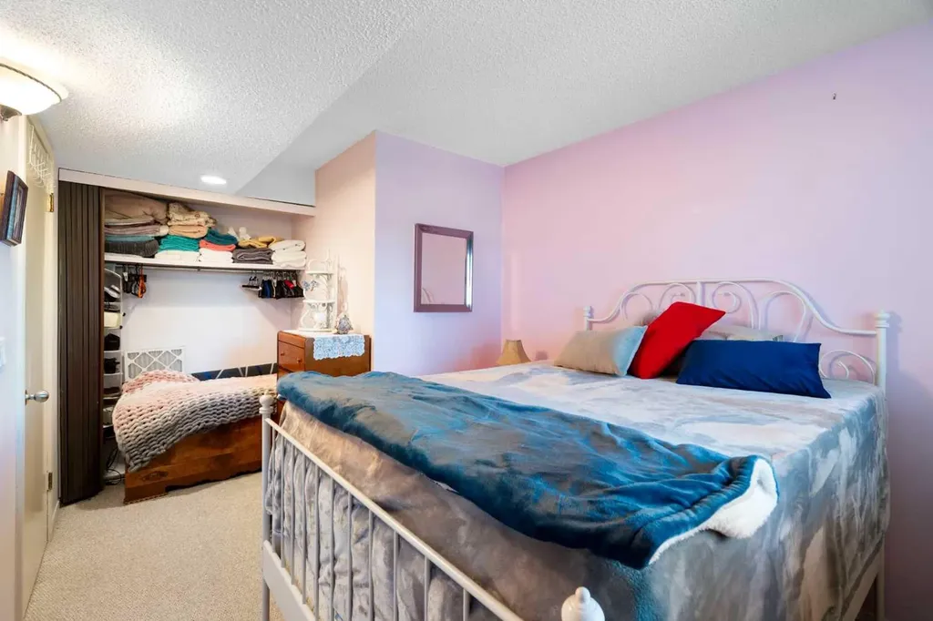 13104 Elbow Drive SW Calgary AB T2W 2P2