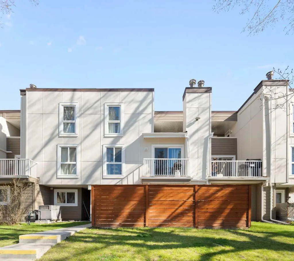 13104 Elbow Drive SW Calgary AB T2W 2P2