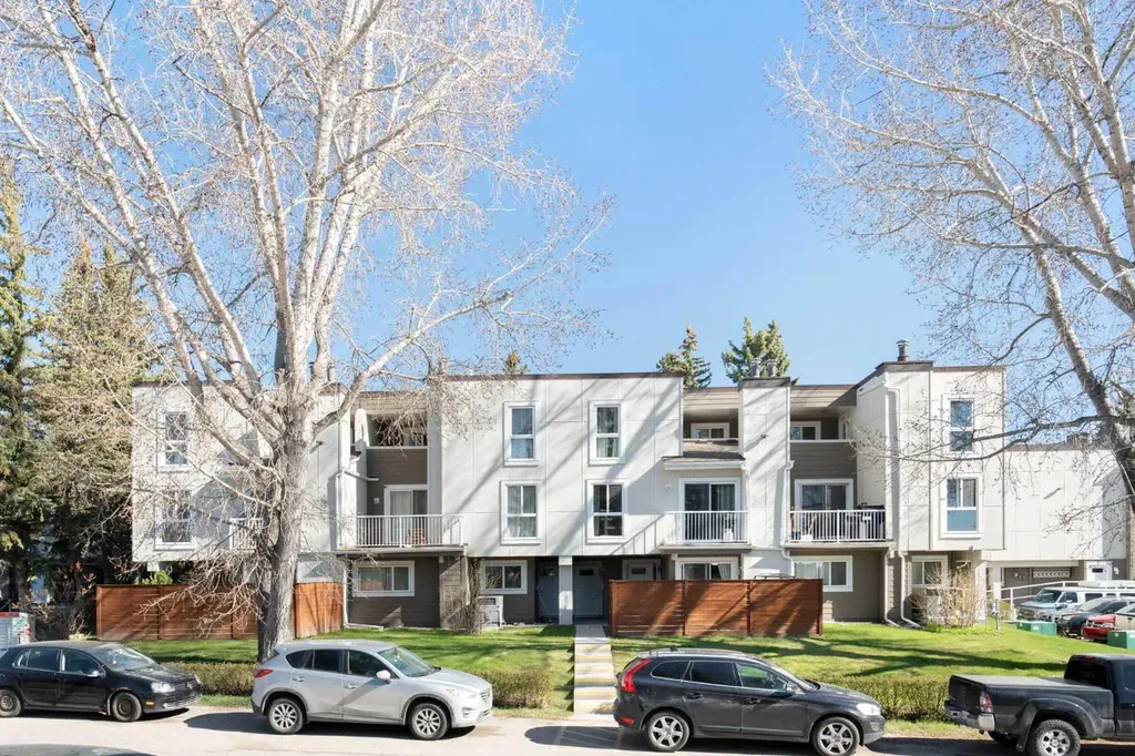 13104 Elbow Drive SW Calgary AB T2W 2P2