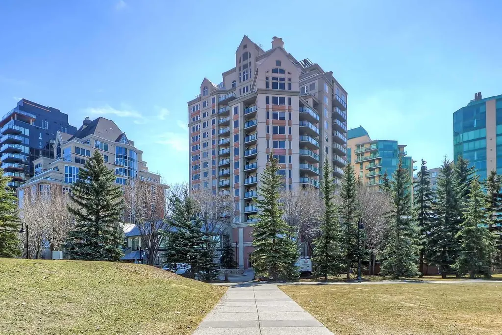 200 La Caille Place SW Calgary AB T2P 5E2