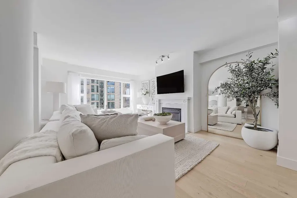 200 La Caille Place SW Calgary AB T2P 5E2
