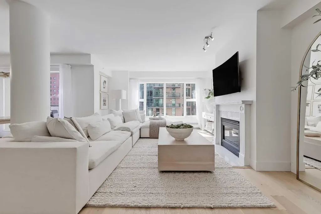 200 La Caille Place SW Calgary AB T2P 5E2