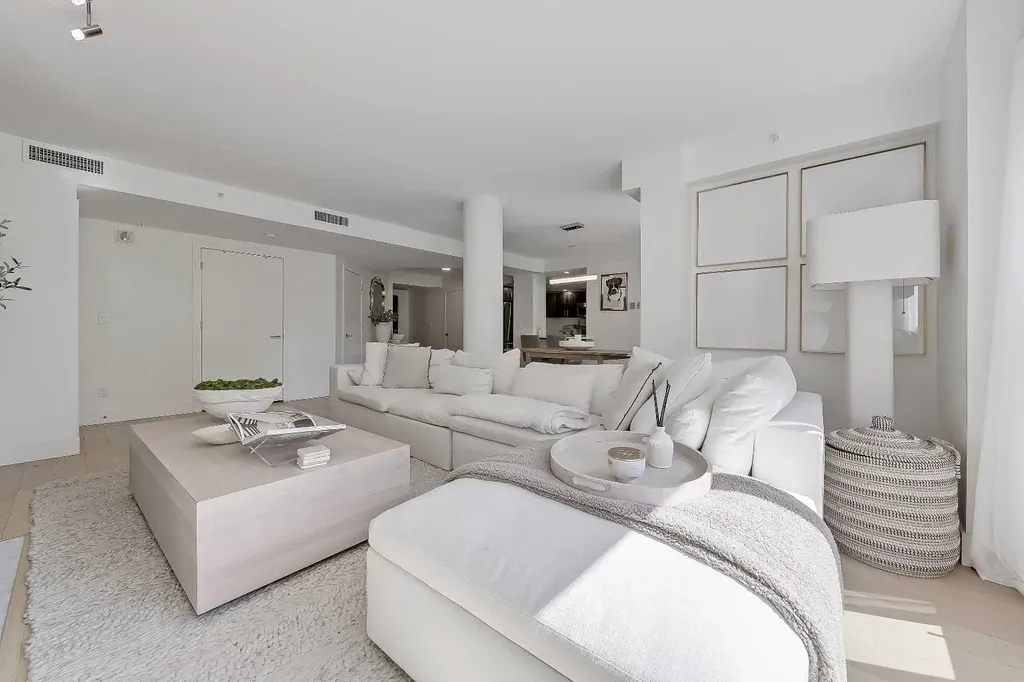 200 La Caille Place SW Calgary AB T2P 5E2