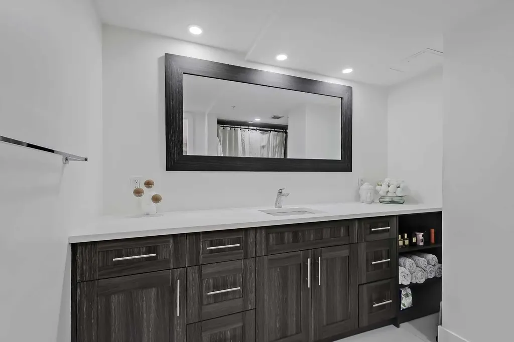 200 La Caille Place SW Calgary AB T2P 5E2