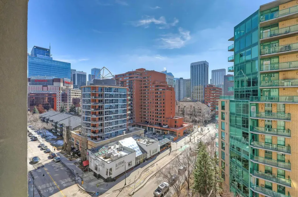 200 La Caille Place SW Calgary AB T2P 5E2