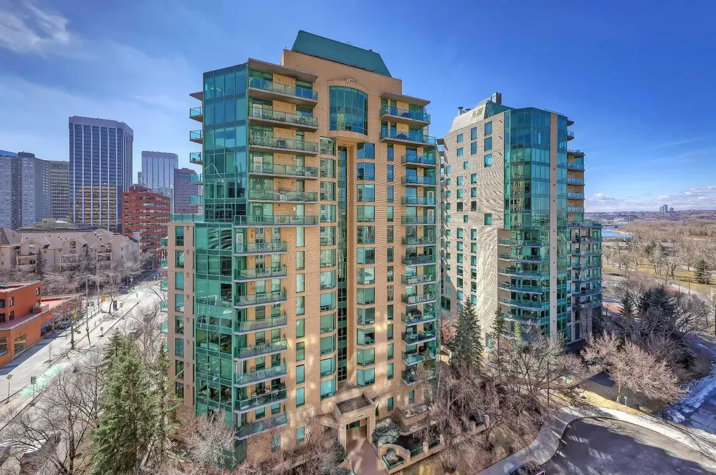 200 La Caille Place SW Calgary AB T2P 5E2