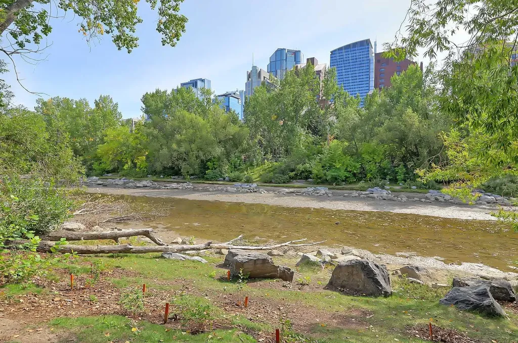 200 La Caille Place SW Calgary AB T2P 5E2