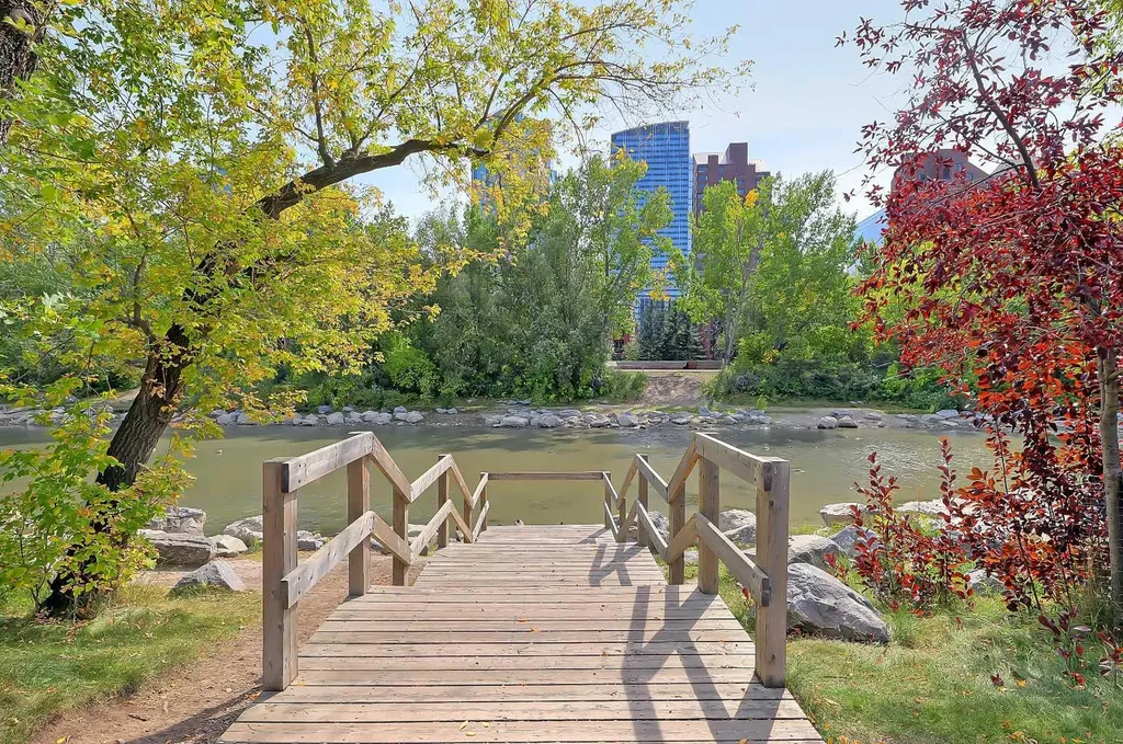 200 La Caille Place SW Calgary AB T2P 5E2