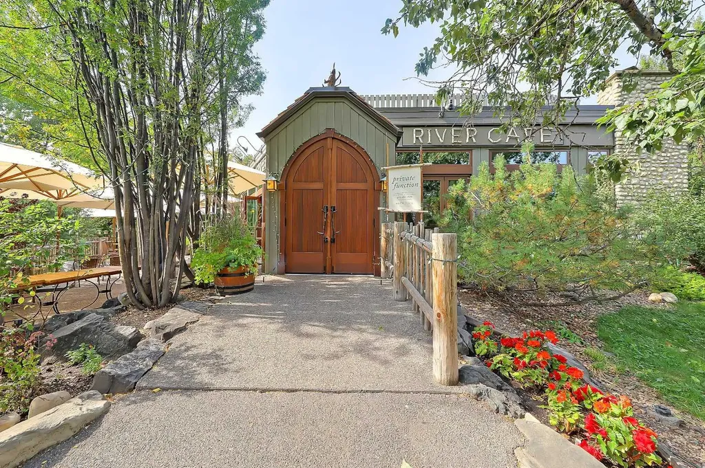 200 La Caille Place SW Calgary AB T2P 5E2
