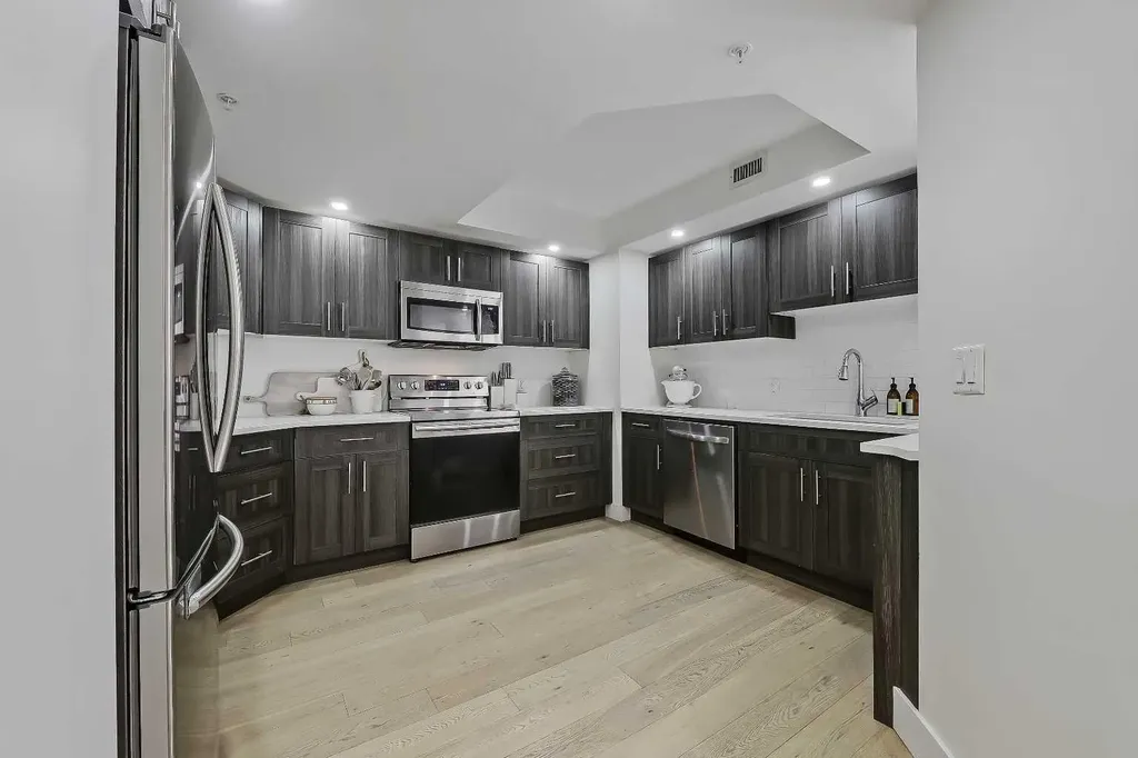 200 La Caille Place SW Calgary AB T2P 5E2