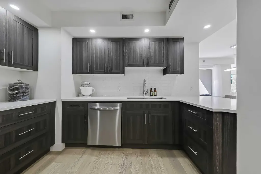 200 La Caille Place SW Calgary AB T2P 5E2