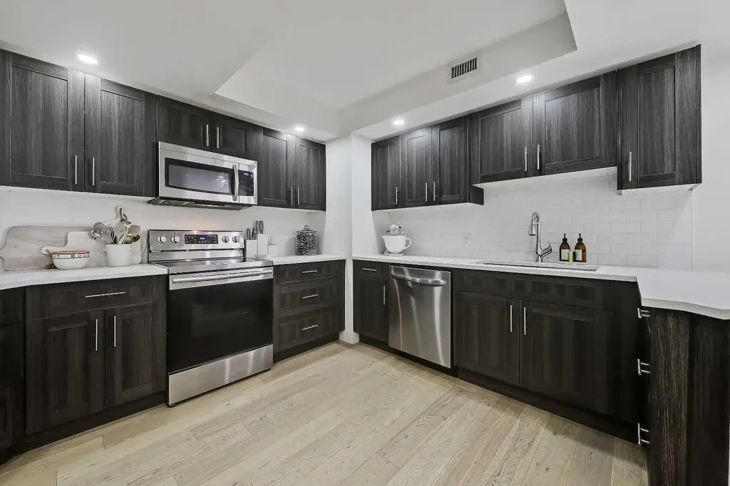 200 La Caille Place SW Calgary AB T2P 5E2