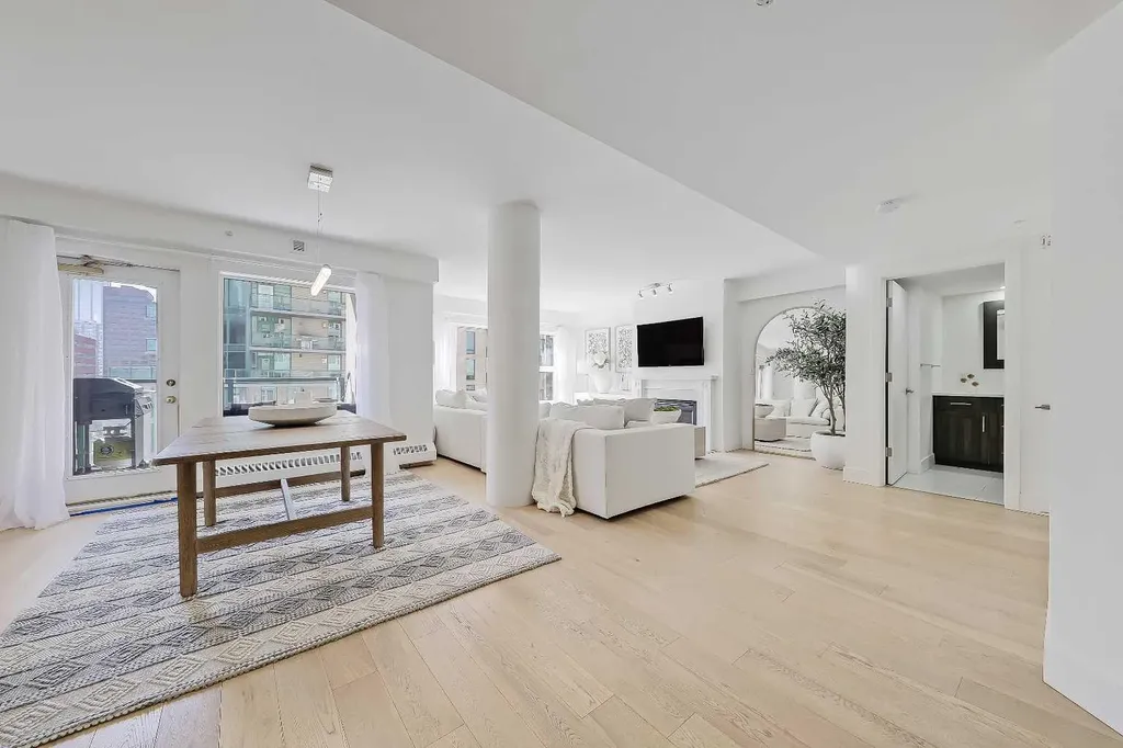 200 La Caille Place SW Calgary AB T2P 5E2