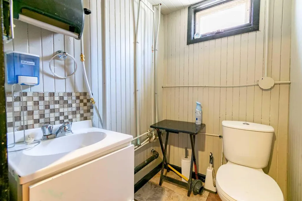 5007 50 Avenue Stettler AB T0C 2L0